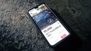Werbung, die auf dem Bildschirm des Telefons angezeigt wird. Werbung, die auf dem Bildschirm des Telefons angezeigt wird.