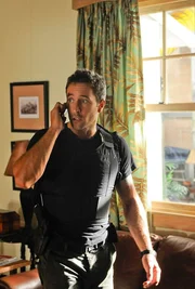 Auf Hawaii soll eine internationale Hilfskonferenz stattfinden. Ein Wachmann kommt an wichtige Informationen &uuml;ber ein geplantes Attentat w&auml;hrend der Konferenz, wird aber ermordet. Steve (Alex O'Loughlin) und sein Team werden beauftragt herauszufinden, wer dahinter steckt.