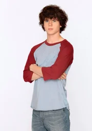 (1. Staffel) - Axl (Charlie McDermott) ist der &auml;ltere Sohn von Frankie und Mike und macht es der Familie mit seinem rebellischen Verhalten nicht immer leicht ...