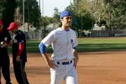Beim allj&auml;hrlichen Softballturnier: Det. Scott Valens (Danny Pino)