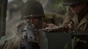 REENACTMENT: Ein deutscher Soldat entdeckt von seinem Beobachtungsposten aus angreifende US-Soldaten. Gespielt von: Kaden Connors.