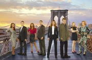 (6. Staffel) - Viele spannende F&auml;lle warten auf (v.l.n.r.) Victoria Gates (Penny Johnson), Kevin Ryan (Seamus Dever), Lanie Parish (Tamala Jones), Javier Esposito (Jon Huertas), Kate Beckett (Stana Katic), Richard Castle (Nathan Fillion), Alexis (Molly C. Quinn) und Martha Rodgers (Susan Sullivan) ...