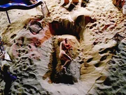 In Las Vegas wird in einem Sandkasten die Leiche einer jungen Frau gefunden. Das C.S.I.-Team kommt schnell dahinter, dass es sich bei der Toten  um eine Domina aus einem Sado-Maso-Club handelt.