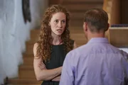Eva (Sina-Valeska Jung) wird von ihrem Chef Mikael (Thomas Arnold) zur Rede gestellt. Eva (Sina-Valeska Jung) wird von ihrem Chef Mikael (Thomas Arnold) zur Rede gestellt.