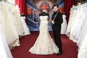Uwe Herrmann: Leistungsschwimmer in der ehemaligen DDR. Heute: Brautmodenverk&auml;ufer. In seinem Hochzeitshaus in Dresden lebt Uwe seinen Traum von Mode. Als Ausstatter des Semper Opernballs hat sich der geb&uuml;rtige Dresdner einen Namen gemacht. Neben Ballkleidern sind Brautmoden Uwes gro&szlig;e Leidenschaft.