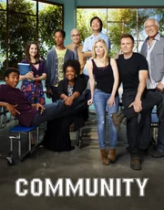 (4. Staffel) - Community - Eine ganz spezielle Lerngruppe: (v.l.n.r.) Troy Barnes (Donald Glover), Annie Edison (Alison Brie), Abed Nadir (Danny Pudi), Shirley Bennett (Yvette Nicole Brown), Dean Pelton (Jim Rash), Senor Chang (Ken Jeong), Britta Perry (Gillian Jacobs), Jeff Winger (Joel McHale) und Pierce Hawthorne (Chevy Chase) ...