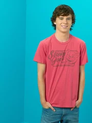 (1. Staffel) - Bereitet seiner Mutter immer mal wieder Sorgen: Axl (Charlie McDermott), benannt nach Guns'n'Roses-S&auml;nger Axl Rose, befindet sich in einer rebellischen Phase ...