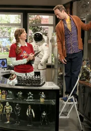 Denise (Lauren Lapkus, l.); Stuart (Kevin Sussman, r.)