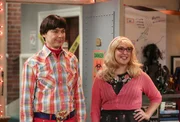 Sheldon (Jim Parsons, l.); Amy (Mayim Bialik, .r)
