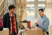 Alan (Jon Cryer, r.) versucht alles, um Walden (Ashton Kutcher, l.) davon zu &uuml;berzeugen, nichts mit Rose anzufangen - doch das ist bereits zu sp&auml;t ...