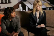 Ein neuer Fall bereitet ihnen Kopfzerbrechen: Kat Miller (Tracie Thoms, l.) und Lilly Rush (Kathryn Morris, r.) ...