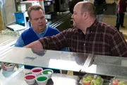 L-R: Cameron Tucker (Eric Stonestreet) und Se&ntilde;or Kaplan (Will Sasso)