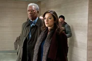 L-r: MORGAN FREEMAN als Lucius Fox, MARION COTILLARD als Miranda Tate