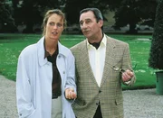 Oberstaatsanwalt Gerhard Lotze (Henry van Lyck) teilt Staatsanwältin Charlotte Glaser (Britta Schmeling) mit, dass sie es schwer haben wird, ihre Theorie im Fall Bittner zu beweisen. Oberstaatsanwalt Gerhard Lotze (Henry van Lyck) teilt Staatsanwältin Charlotte Glaser (Britta Schmeling) mit, dass sie es schwer haben wird, ihre Theorie im Fall Bittner zu beweisen.