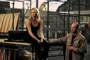 Keine noch so ausgekl&uuml;gelte Alarmanlage, kein hemmungsloser Wachmann und keine noch so bissigen Bluthunde k&ouml;nnen Handsome Rob (Jason Statham, r.) und Stella (Charlize Theron, l.) entmutigen ...