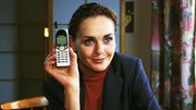 Mona (Anja Beatrice Kaul) hat es geschafft, ihr neues Geschäft aufzuziehen - eine Telefonsex-Agentur. Kittler hat ihr das dazu nötige Handy in den Knast geschmuggelt. Mona (Anja Beatrice Kaul) hat es geschafft, ihr neues Geschäft aufzuziehen - eine Telefonsex-Agentur. Kittler hat ihr das dazu nötige Handy in den Knast geschmuggelt.