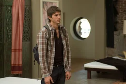 Nicki (Ashton Kutcher)