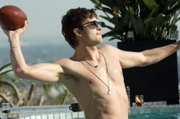 Genie&szlig;t sein Leben im Luxus: Nikki (Ashton Kutcher) ...