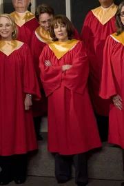 Als Frankie (Patricia Heaton) einen gro&szlig;en Part im Chor bekommt, ist die Freude zuerst gro&szlig;, doch dann stellt sich die Frage, wie sie, bei all den Proben, die Vorbereitungen f&uuml;r die famili&auml;re Weihnachtsfeier schaffen soll?