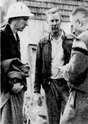 Suchtrupps auf der Suche nach einem vermissten Kind.