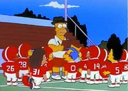 Homer wird Trainer der Sch&uuml;ler-Footballmannschaft.