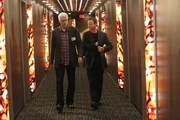 Als D.B. Russell (Ted Danson, l.) und sein New Yorker Kollege Mac Taylor (Gary Sinise) Macs Freundin Christine im Hotel zum gemeinsamen Essen abholen wollen, erleben sie eine b&ouml;se &Uuml;berraschung...