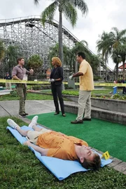 (v.l.): Jim Longworth (Matt Passmore), Colleen Manus (Michelle Hurd) und Carlos Sanchez (Carlos Gomez)