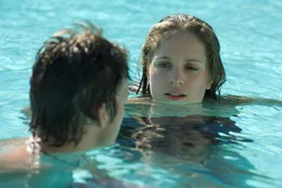 L-R: Nicki (Ashton Kutcher) und Heather (Margarita Levieva)