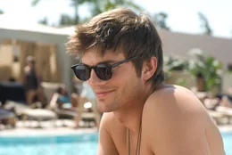 Wei&szlig;, wie er Frauen um den Finger wickelt: Nikki (Ashton Kutcher) ...