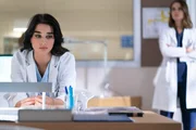 DOC &ndash; Es liegt in deinen H&auml;nden Staffel 2 Folge 4 Ist mit den Gedanken anderswo: Simona Tabasco als Dr. Elisa Russo (l.)