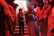 Als Morgan Brody (Elisabeth Harnois) und Nick (George Eads) den unterirdischen Bunker inspizieren, sto&szlig;en sie auf eine skurrile Armee von Schaufensterpuppen.