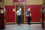 Als Ren (Kenny Wormald, r.) beschlie&szlig;t, das Tanzverbot des Stadtrates zu brechen, findet er sofort einen wichtigen Verb&uuml;ndeten in Willard (Miles Teller, l.). Gemeinsam verteilen sie Flugzettel und sammeln Unterschriften ...
