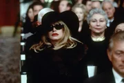 Nach 25 Jahren treffen sich die Jugendfreundinnen Brenda, Elise (Goldie Hawn) und Annie in ihrer Heimatstadt wieder, doch leider aus einem traurigem Anlass ...