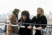 Ihr kreativer Rachefeldzug macht Brenda (Bette Midler, M.), Elise (Goldie Hawn, r.) und Annie (Diane Keaton, l.) viel Freude ...
