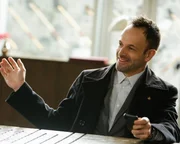 Ermittler mit besonderen F&auml;higkeiten: der geniale Sherlock Holmes (Jonny Lee Miller) ...