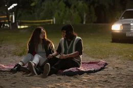 Lindy (Maddie Ziegler) und Adam (D'Pharaoh Woon-A-Tai) verstehen sich fantastisch und kommen sich immer n&auml;her.
