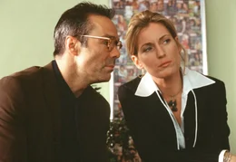 Zwischen den Redakteuren Konrad (Hannes Jaenicke) und Hanna (Maria Furtw&auml;ngler) funkt es.