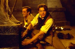 Jagen einen Schatz, w&auml;hrend der b&ouml;se Imhotep aus seinem Grab aufersteht: Jonathan (John Hannah, l.) und Rick (Brendan Fraser, r.) ...