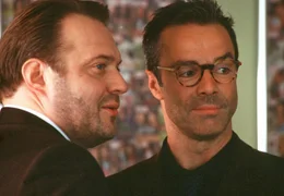 Beste Freunde: Maximilian (Jan-Gregor Kremp, li.) und Konrad (Hannes Jaenicke).
