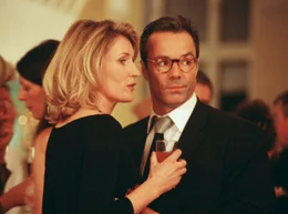 Konrad (Hannes Jaenicke) und Hanna (Maria Furtw&auml;ngler) m&uuml;ssen aufpassen, das niemand etwas von ihrer Aff&auml;re bemerkt. Weiteres Bildmaterial finden Sie unter www.br-foto.de.