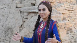 Turkmenische Muslima tragen selbstbewusst die Landestracht, aber keinen Gesichtsschleier.