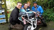 Beim Motorradverkauf, von links: Niko, Kerstin, Rosemarie und Tr&ouml;delexpterte S&uuml;kr&uuml; Pehlivan.