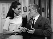 L-R: Doris Wichmann (Monika Peitsch), Kurt Scholz (Joseph Offenbach)