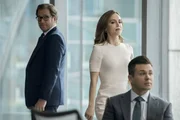 Als sein Freund Benny (Freddy Rodriguez, r.) ihn wegen Fehlverhaltens in seinem alten Job bei der Staatsanwaltschaft anklagt, willigt Bull (Michael Weatherly, l.) ein, f&uuml;r diesen speziellen Fall die knallharte Anw&auml;ltin J.P. Nunnelly ((Eliza Dushku, M.) zu engagieren ...