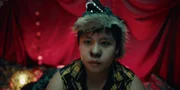 Rocco (Hoang Minh Ha) kommt als Werwolf verkleidet zu den Nachbarn, um beim Rollenspiel teilzunehmen. Rocco (Hoang Minh Ha) kommt als Werwolf verkleidet zu den Nachbarn, um beim Rollenspiel teilzunehmen.