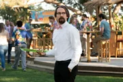 Roman DeBeers (Martin Starr)