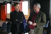 Kann der Theaterregisseur H&uuml;bner (Otto Strecker, l.) ein Alibi f&uuml;r die Tatzeit aufweisen? Kommissar Stadler (Dieter Fischer, r.) f&uuml;hrt die Ermittlungen durch.