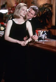 L-R: Janet Venable (Laura Linney), Martin Vail (Richard Gere)