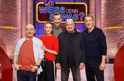 ARD Wer wei&szlig; denn sowas? Folge 1385: Moderator Kai Pflaume und die Rateteam-Kapit&auml;ne Bernhard Ho&euml;cker und Wotan Wilke M&ouml;hring begr&uuml;&szlig;en Stefanie Stappenbeck und Florian Martens. Dieses Motiv kann auch im Hochformat angefordert werden.