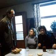 L-R: Kottan (Peter Vogel), Silvia Koronek (Liliana Nelska), Beschina (Hanno Pöschl). L-R: Kottan (Peter Vogel), Silvia Koronek (Liliana Nelska), Beschina (Hanno Pöschl).